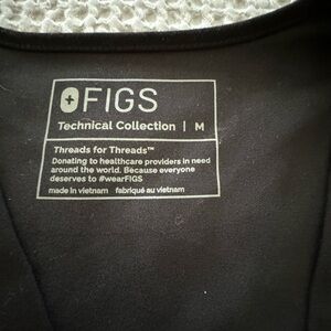 Figs Women’s Casma Three Pocket Top